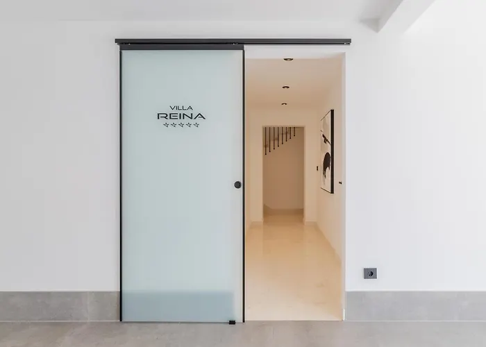 Reina Villa