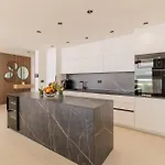 Villa Reina *