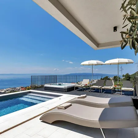Reina Villa *