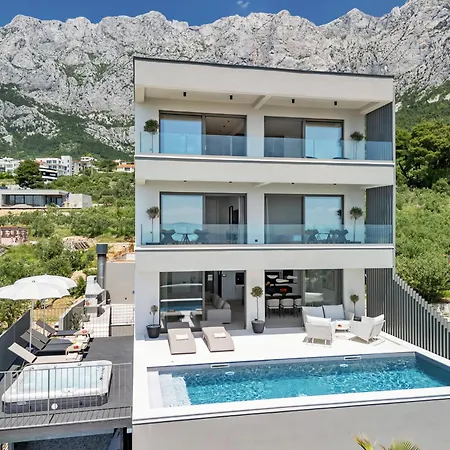 Reina * Makarska