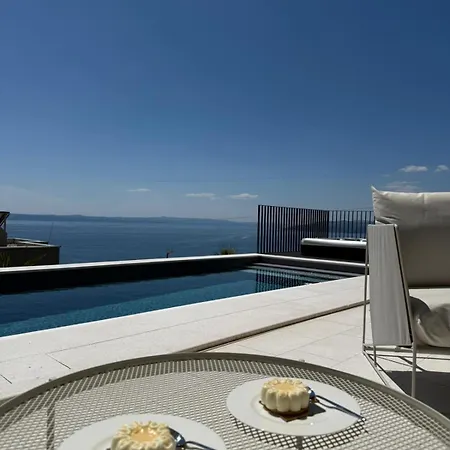 Reina Villa