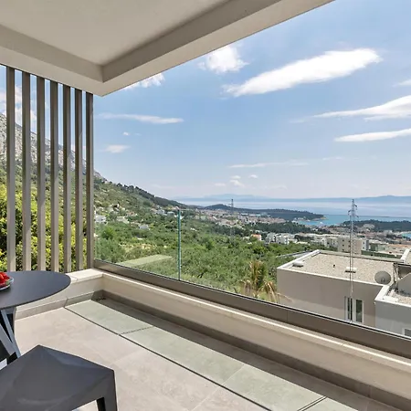 Reina * Makarska