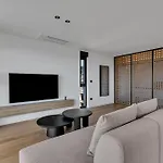 Reina فيلة ماكارسكا